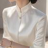Elegancka wiosenna biała satynowa koszula damska ze stójką mandaryńską