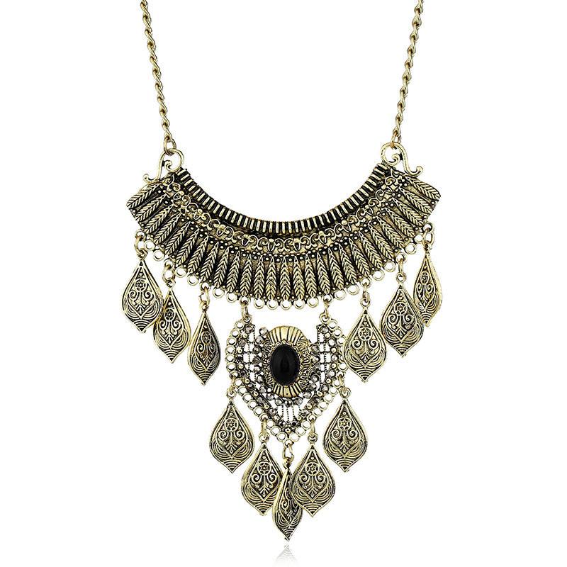 Vintage Leaf Pendant Necklace With Alloy Metal And Dazzling Embellishments For Artsy Women