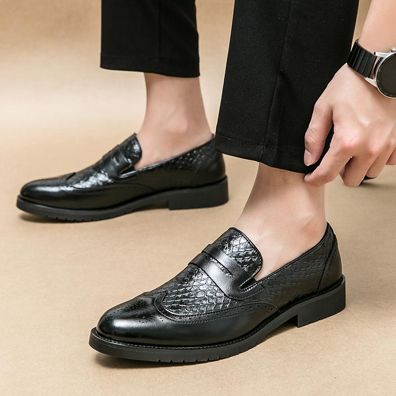 Fashion Gentlemans Stylish Genuine Leather Men Casual Shoes Classic Handmade Leather Shoes Comfortable Business Thick Soled Shoes Spring