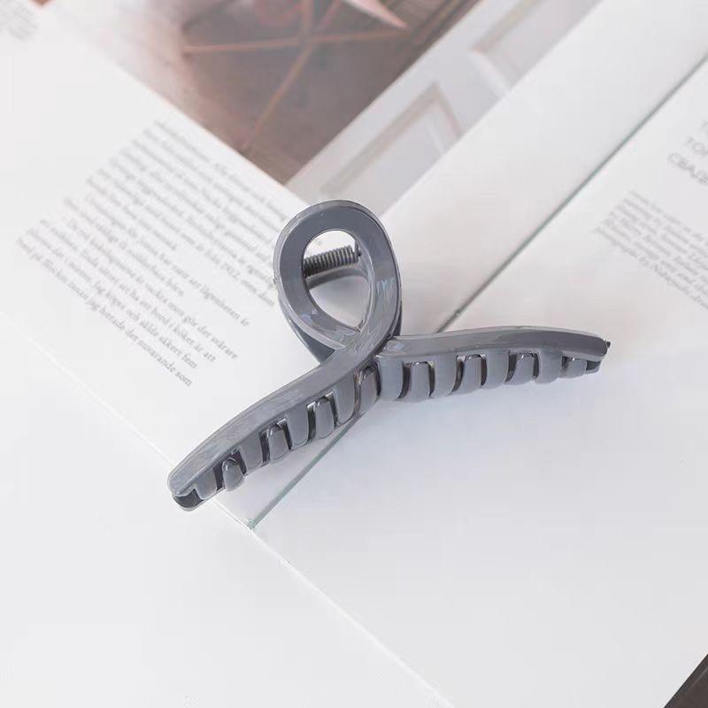 Large French Retro Claw Hair Clip for Elegant Women's Hairstyles.