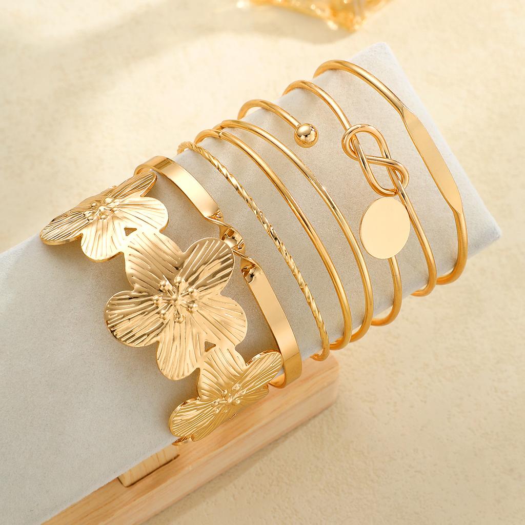 Elegante Vintage Hohllinien-Streifenblumen-Drehmetall-Armreif-Armband-Sets für Damen Tägliches Tragen Party Hochzeit Urlaub Schmuck