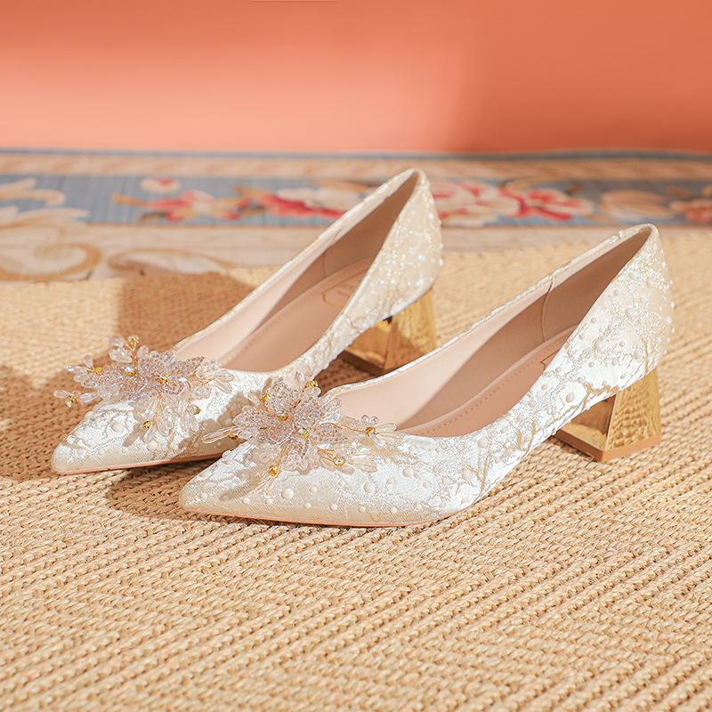 

Стразы бабочка большой размер свадебные туфли темперамент мелкий вырез высокие каблуки женские толстые каблуки не устают ноги одинарные туфли женские Large size high heels абрикосовый