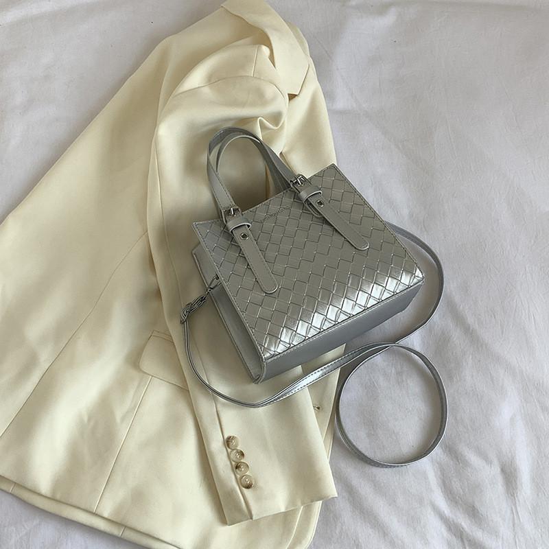 High-quality Pu Leather Women s Crossbody Bag Fashionable Small Handbag серебряный