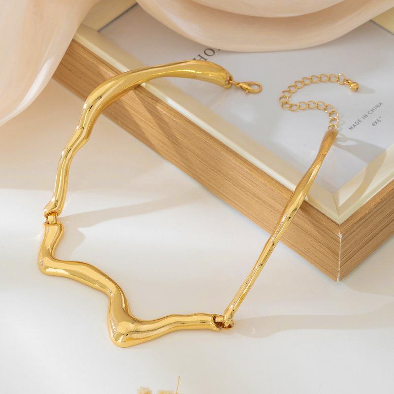 European Fashion Gold Wave Pattern Choker for Women