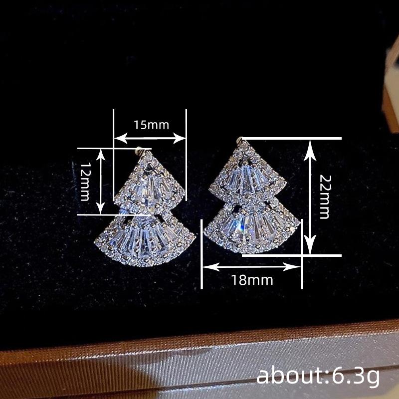 Shiny stud earrings for women, movable triangular geometric design, fashionable niche jewelry