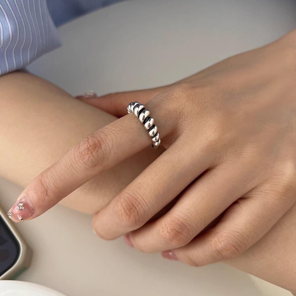 Eleganter offener verstellbarer Ring für Frauen im trendigen modischen Stil mit exquisiter Handwerkskunst