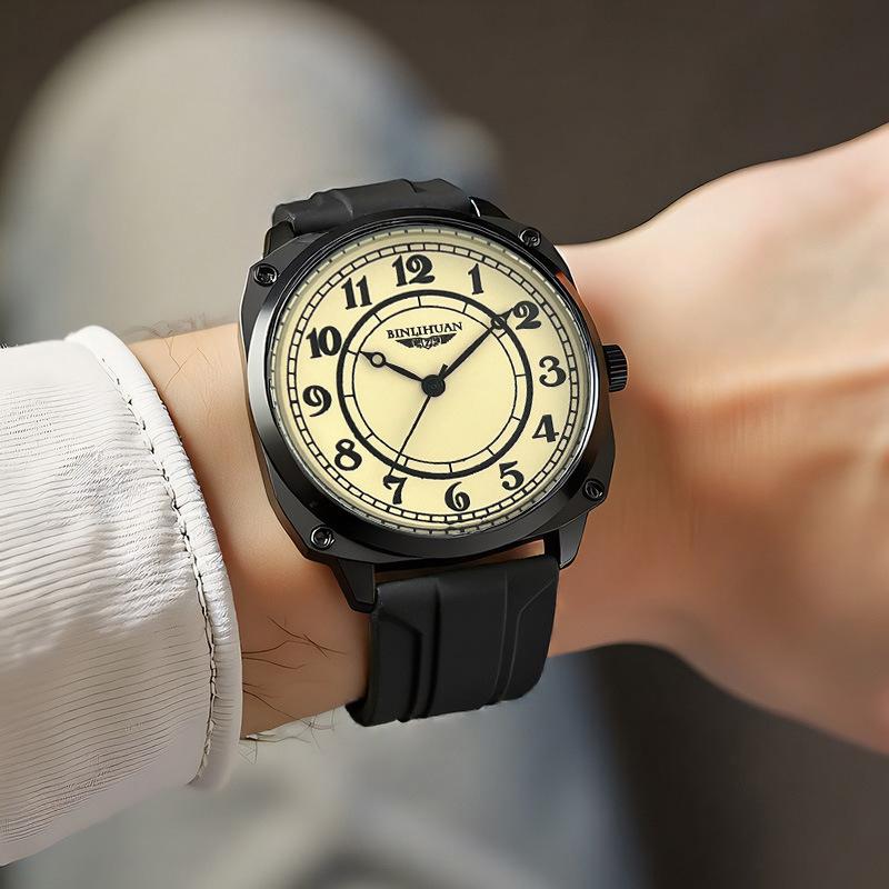 JYL Men's Watch Simple Quartz Daily Wear Leather Strap