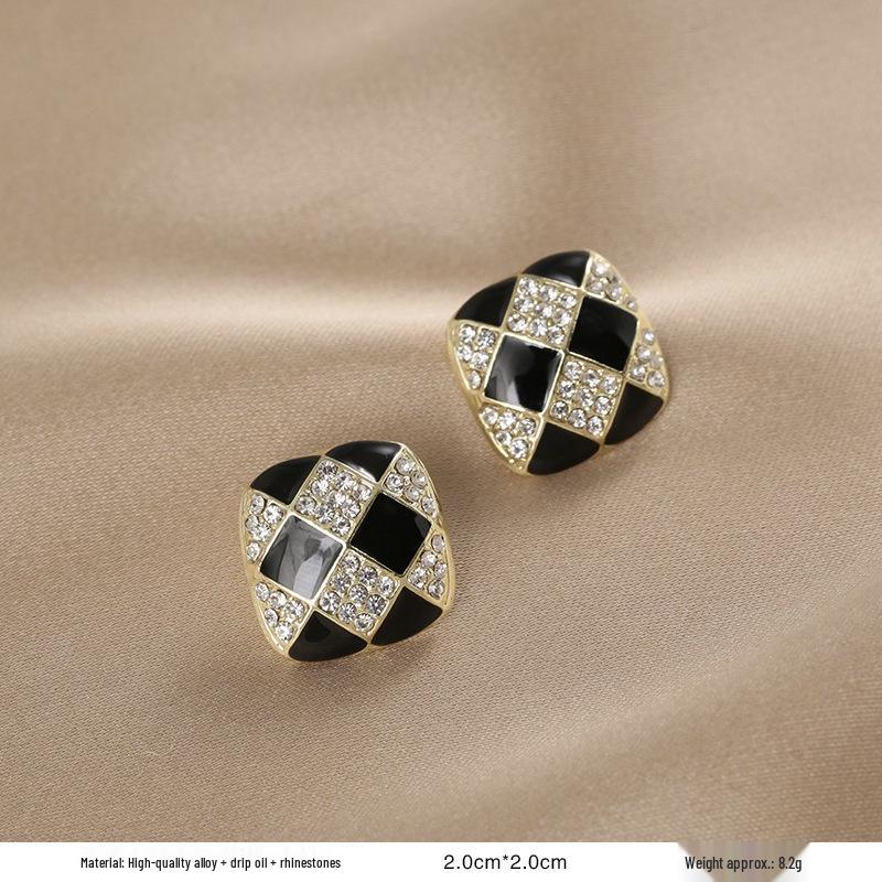 French Retro Pearl Plaid Earrings: Luxury Korean Studs for Women