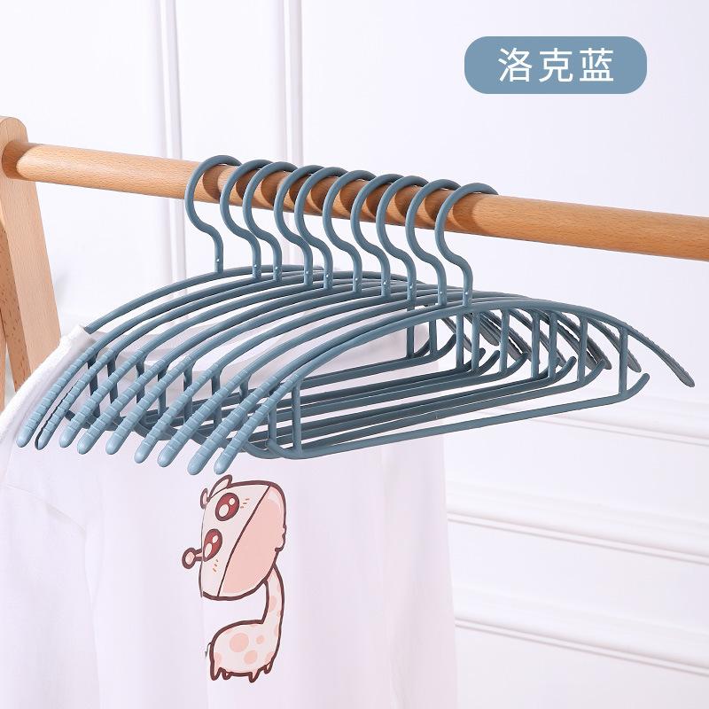 10 ks Hrubé plastové věšáky, Protiskluzové a nezanechávající stopy, Velmi odolné pro mokré/suché použití, Prostorově úsporný organizér do skříně