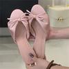 Moda Eilyken Nova Moda Borboleta-kont Plissado Salto Baixo Fino Chinelos Femininos Elegante Peep Toe Vestido de Festa Sapatos de Verão