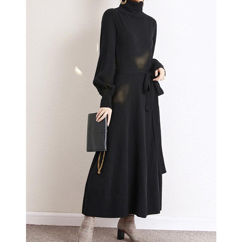 Rochie pulover tricotată cu guler înalt, mâneci tip felinar, croială mulată, cu curea lungă