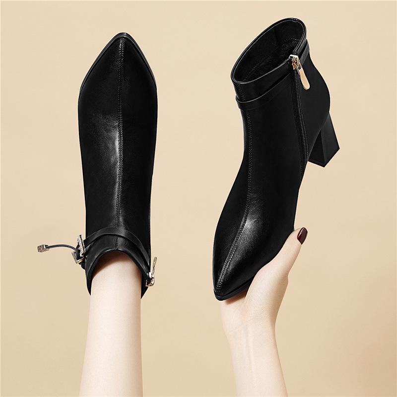 Pointed heels and fleece women's autumn and winter new side zipper black boots Martin boots shoes leather boots women