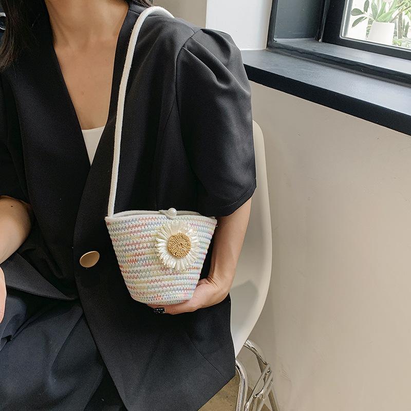 New Straw Woven Bag Women's Bag Flower Oblique Span Women's Sweet, Fresh and Cute Vacation Leisure Woven Bag Bucket Tote Bag