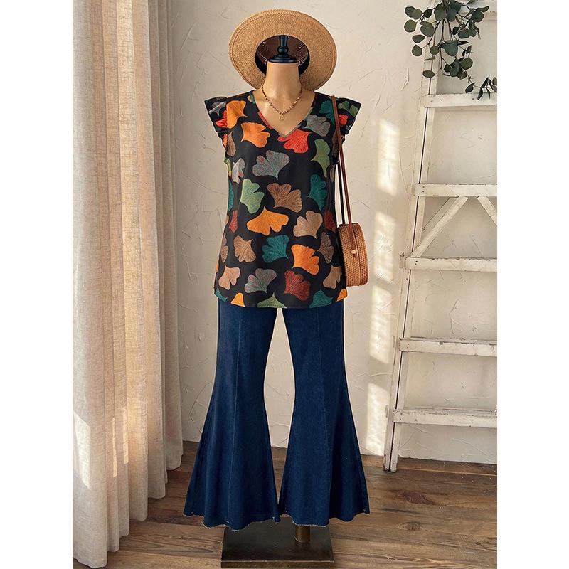 New Large-sized Sleeveless Top with V-neck and Ruffled Hem. Loose Printed Short Sleeves.