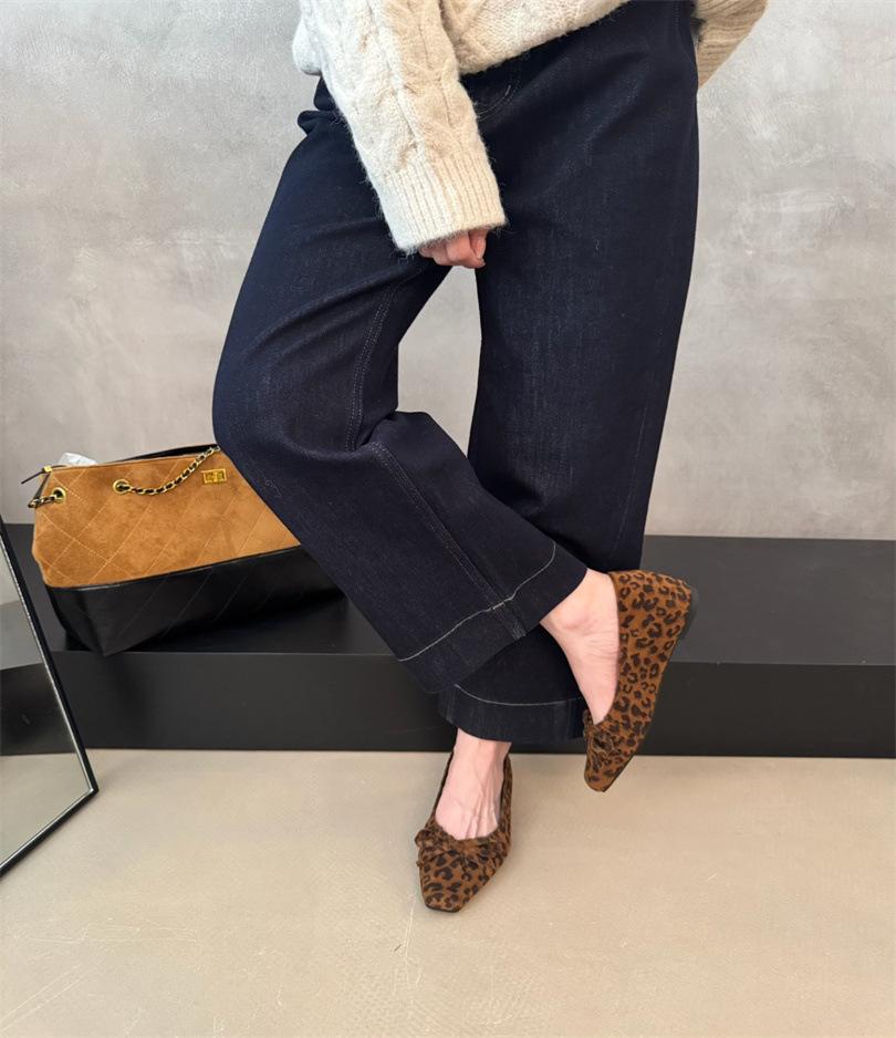 

French square head bow single shoes women s shoes 2025 autumn new satin pleated light mouth ladyshoes temperament evening shoes 39 цветной печати леопарда