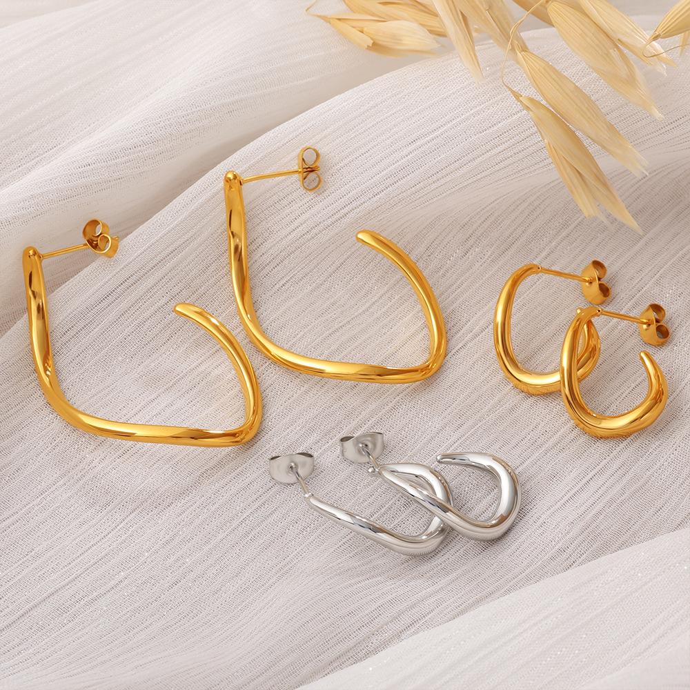 European and American Shiny Smooth Arc Earrings Simple Commuting Three-dimensional Shiny Texture Daily Earrings