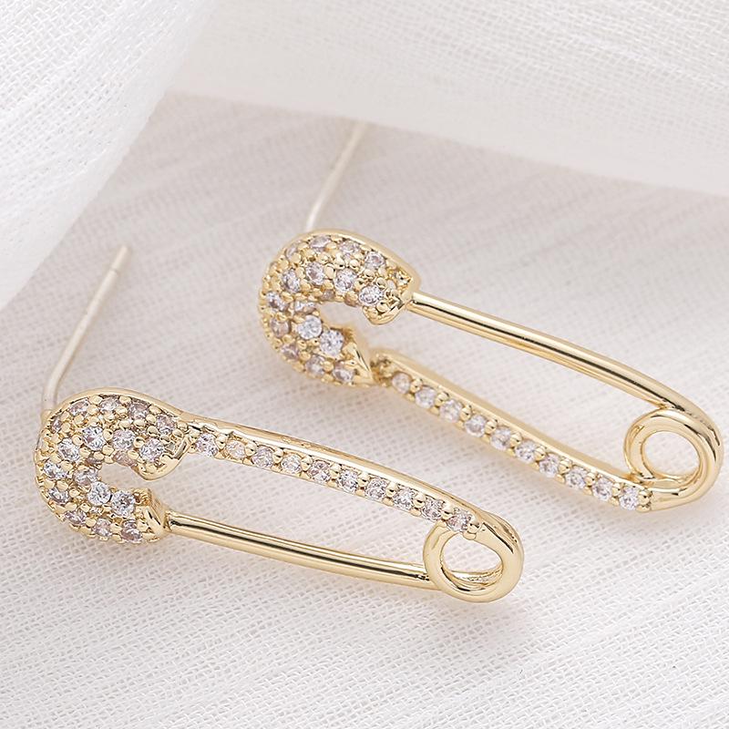 

Korean Style 14K Gold-Plated Paperclip Stud Earrings with Zircon