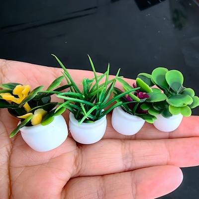 4 Stück künstliche Miniatur-Topfpflanzen – realistische quadratische Vase, moderne Harzkonstruktion, winzige Bonsai-Blumentopf-Simulation für Puppenhaus