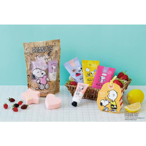 PEANUTS Comic Design Gift Set with Honey Lemon Scent (hand Cream, Bath Salts, SNOOPY)