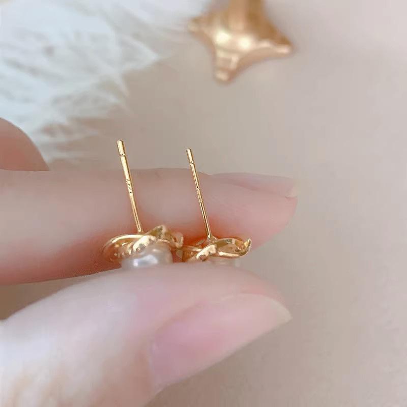 S925 Silver Stud Earrings with Elegant and Sophisticated Pearl Stud Earrings