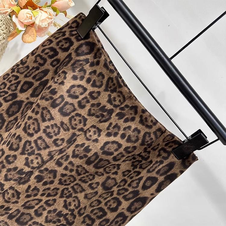 Women's Autumn Leopard Print High-Waisted Slimming Midi Skirt - Fashionable, Versatile, and Youthful