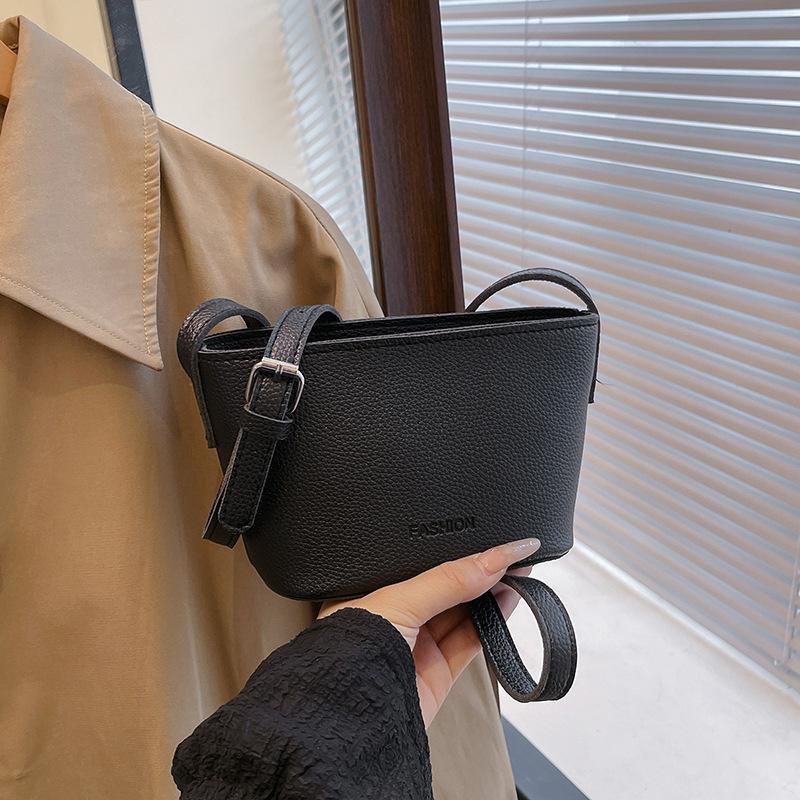 2025 new fashion lychee pattern shoulder bucket bag foreign style simple personality versatile model popular messenger temperament women