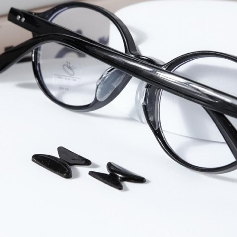 

Glasses marks, nose pads, nose pads, and nose pads are pressed down. 01 Navico 2p-Black 1.8