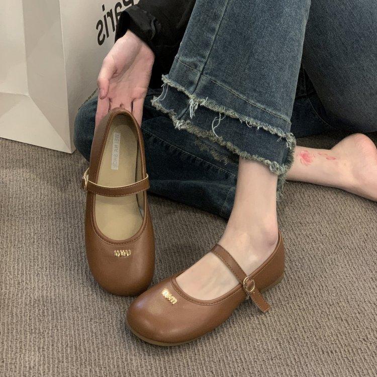 

Xiaoxiangfeng single shoes 2025 spring and summer new one-word buckle French beanie shoes women s flat-soled soft-soled Mary Jane grandma shoes 39 коричневый