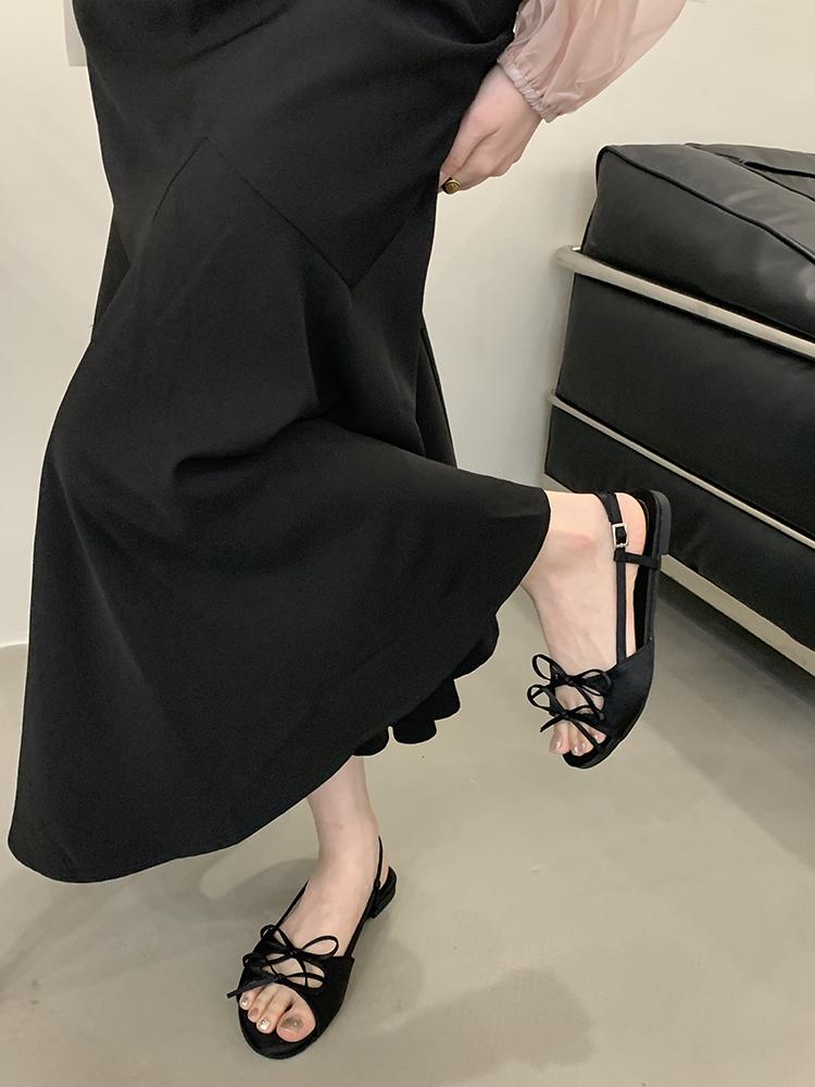 

Beautiful flat-soled sandals women s summer wear 2025 new fairy bow temperament high-end fashion Roman women s shoes 35 чёрный