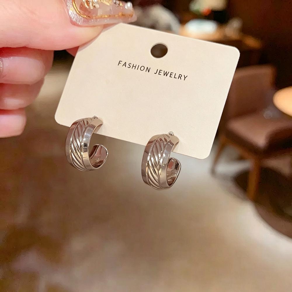 Elegant Geometric Gold C-Shaped Earrings for Women