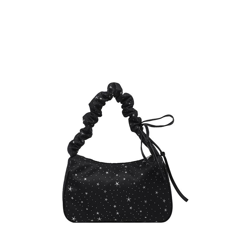 Underarm Pleated Single-shoulder Commuter Bag with A Sophisticated and Versatile Style