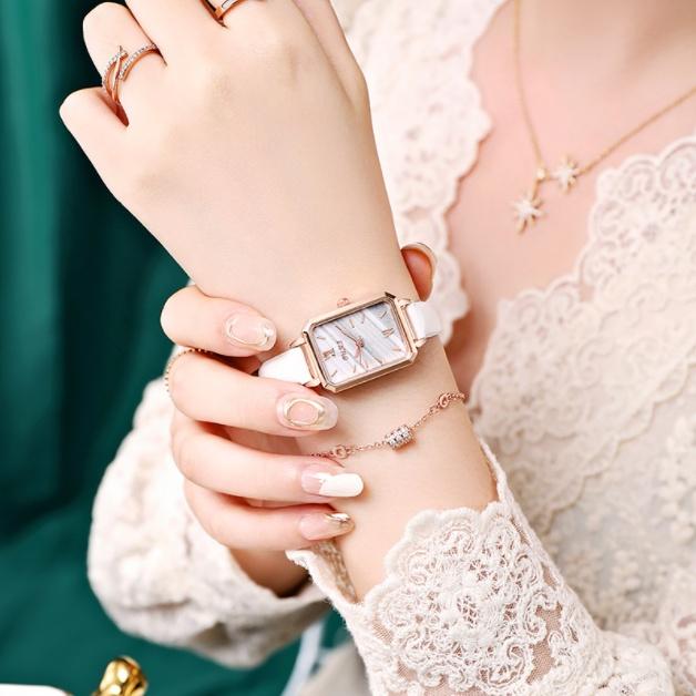 Reloj para mujer con esfera cuadrada y correa de cuero