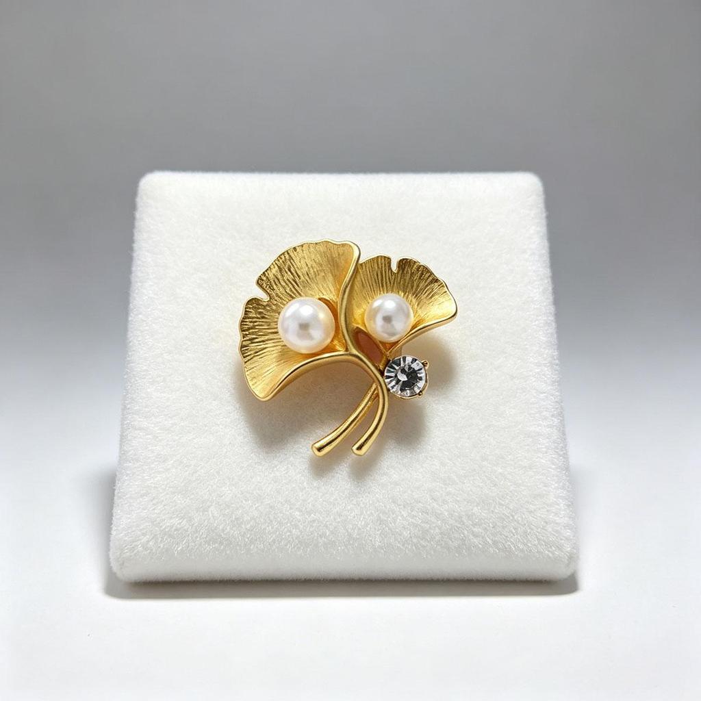 Ginkgo Leaf Brooch, Imitation Pearl High-End Exquisite Badge, Business Lapel Pin Brooch Button for Men and Women Suit Accessory