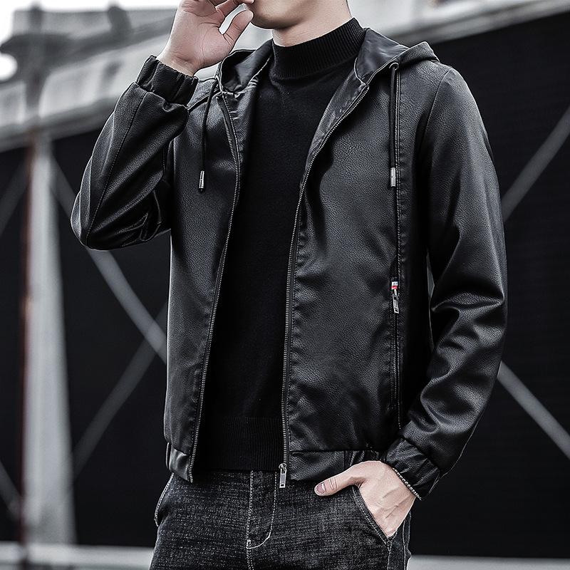 Мужская кожаная куртка с капюшоном, осенняя новая корейская молодежная простая кожаная куртка, модная повседневная байкерская одежда, рабочая куртка M чёрный