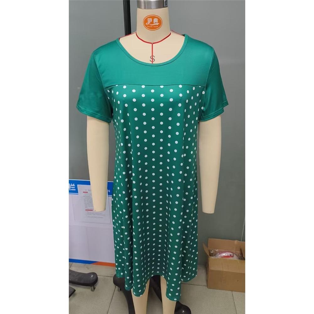 Rochie de pijama pentru femei cu mânecă scurtă, gât rotund, buline. Rochie confortabilă