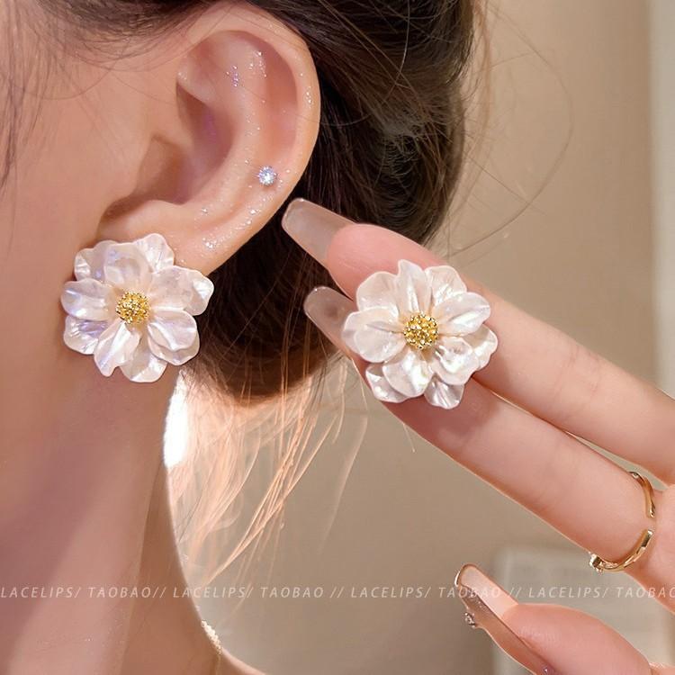 Silver Needle Retro French Flower Earrings Women's High Sense Niche Temperament Pearl Stud Earrings Ins Style Earrings