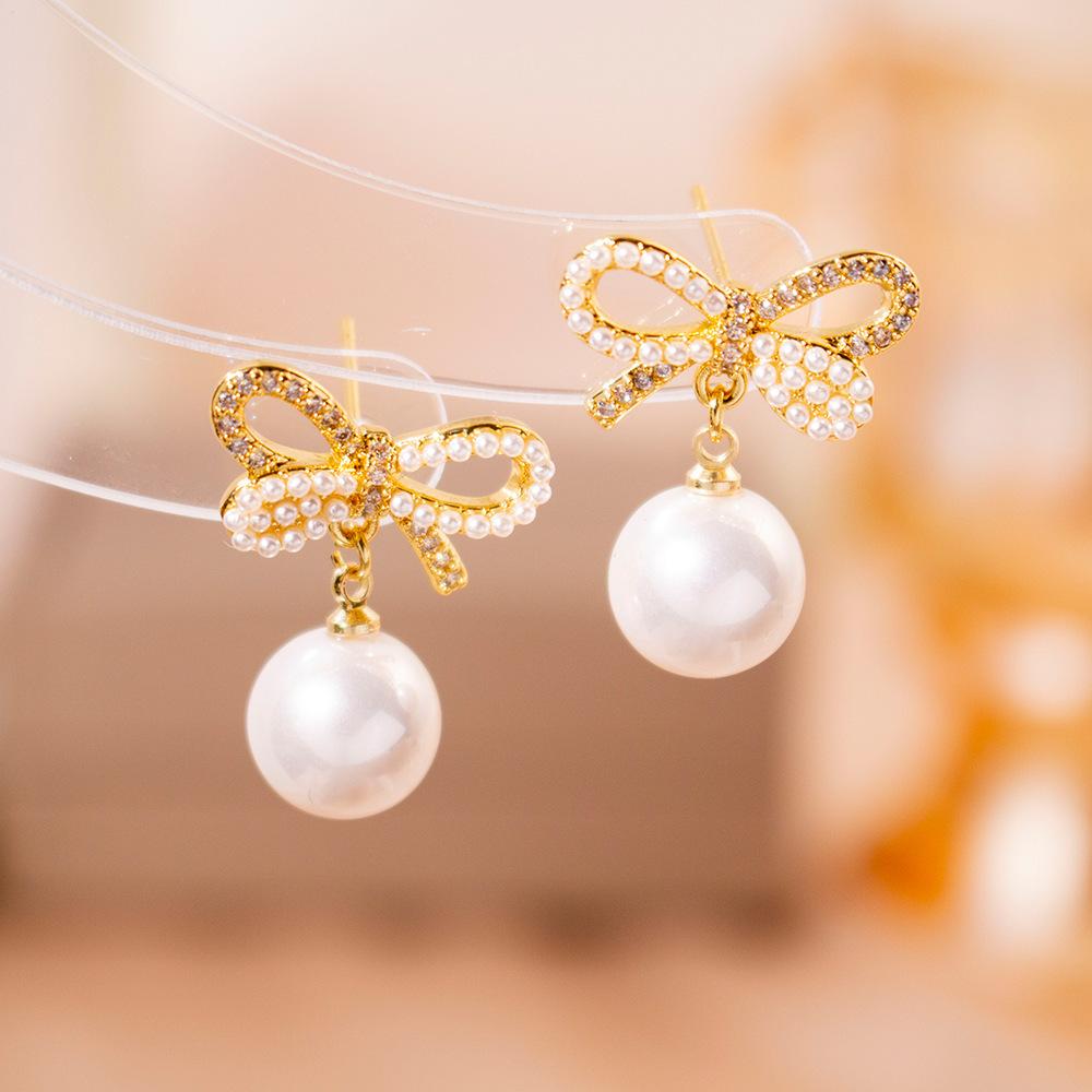 Simple Zircon Butterfly Earrings Light Luxury High-end Stud Earrings Temperament Fashionable Sweet Pearl Earrings Women