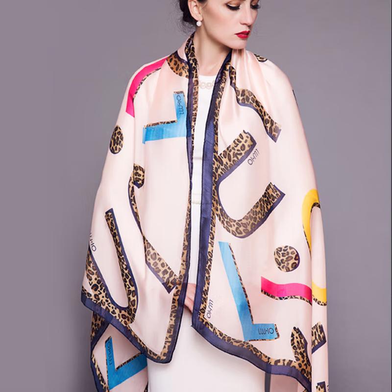 

Xincaizhiyun Ethnic Floral Scarf