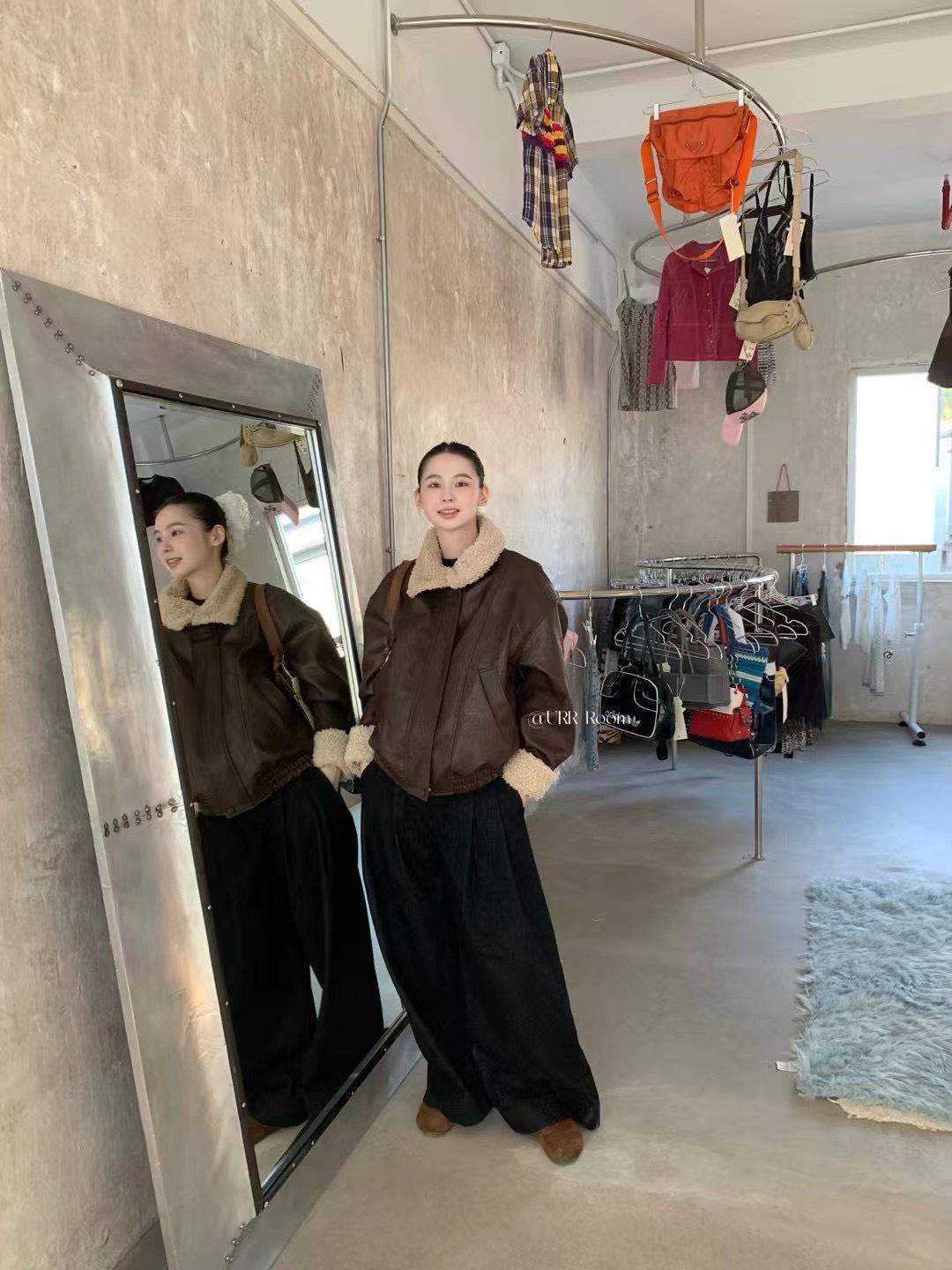 

URR Room2024AW Ретро-американская кожаная мотоциклетная куртка с меховой отделкой One Size коричневый