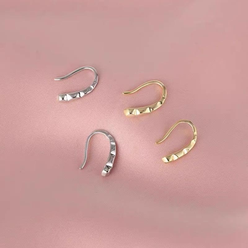 New Minimalist Diamond-shaped Cut Drop Earrings for Women, High-end Style Earrings with Small Geometric Design.