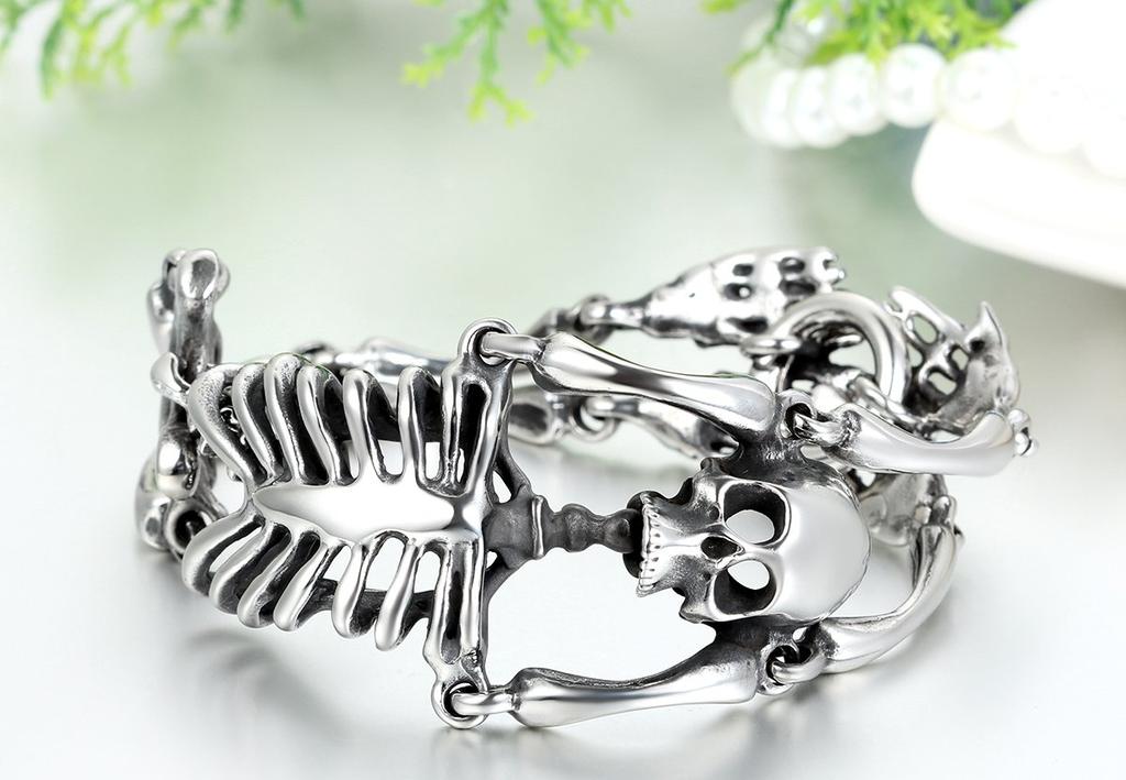 JewelryWe Men's Fashion Simple Gothic Skull Bracelet, Stainless Steel, Valentine's Day Gift, Black or Silver