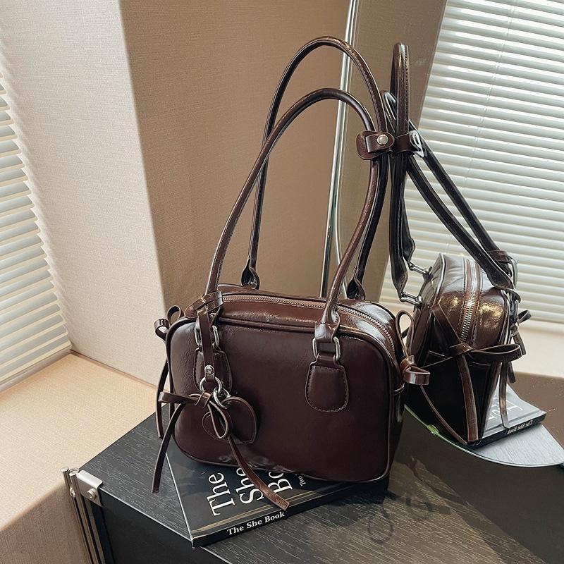 Premium Retro Small Square Bag Women's New Autumn and Winter Versatile Butterfly Shoulder Underarm Bag Commuter Bag