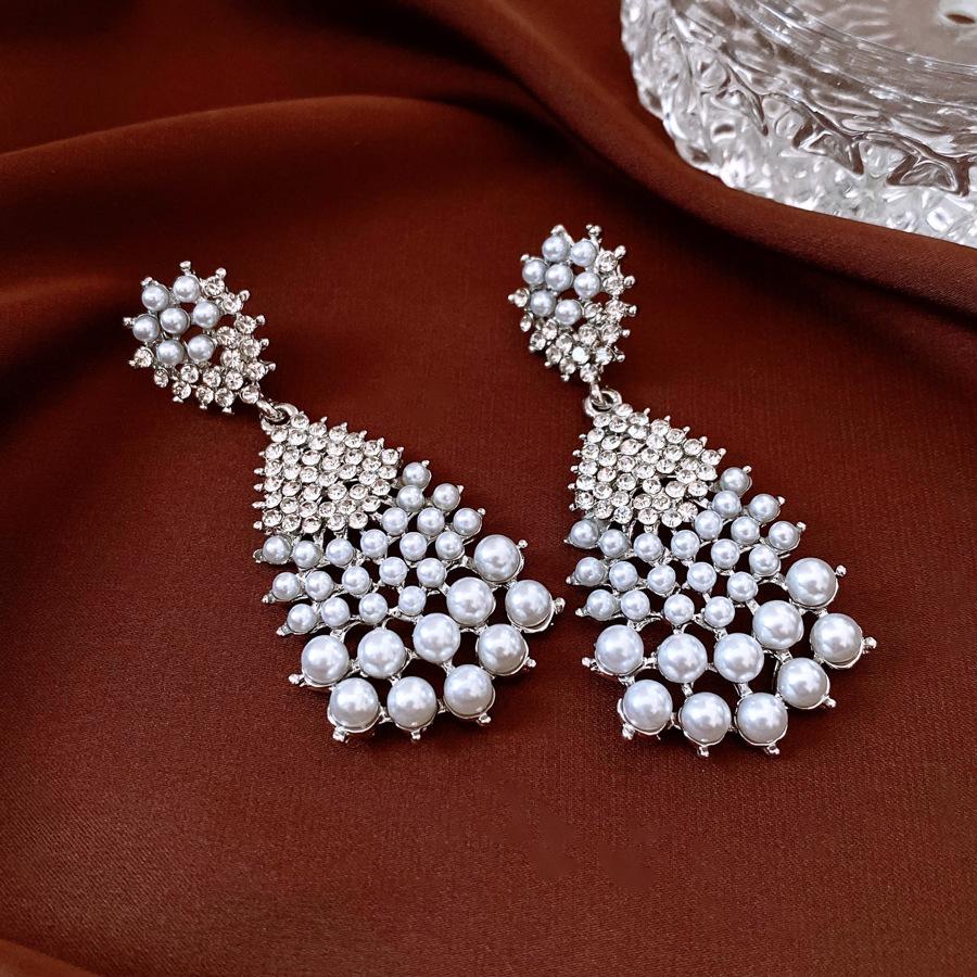 

Silver Needle Diamond Pearl Fringed Pendant Earrings Medieval Vintage Light Luxury Stud Earrings Elegant Exquisite Earrings Niche