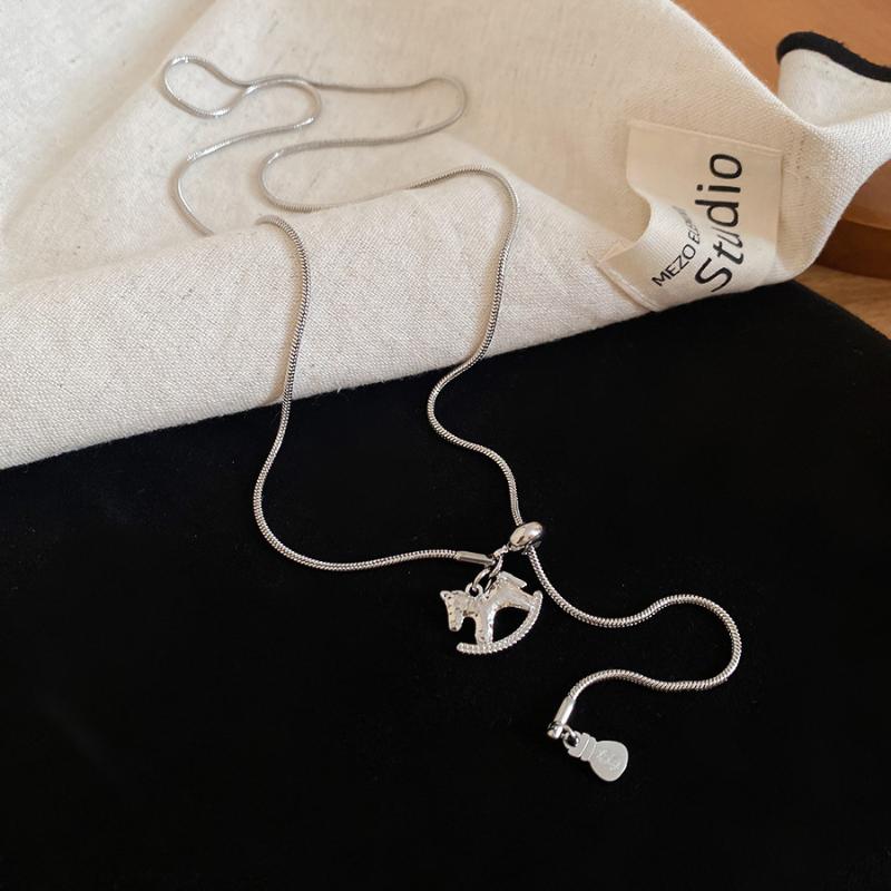 Fashion Simple Pulling Pony Pendant Necklace Versatile Metal Sweater Chain Pendant Necklace Jewelry Accessories Gifts