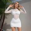 Europäisches Weißes Netz-Bodycon-Kleid mit langen Ärmeln und Raffungen