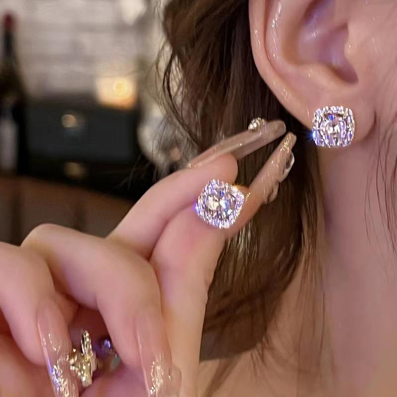 Silver Needle Diamond Surround Pearl Square Earrings Fashion Light Luxury Temperament Earrings Niche Commuter Versatile Earrings Fashion
