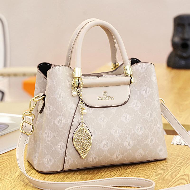 Large Capacity Handbag Women's 2025 New Fashion Shoulder Messenger Bag Versatile Women's Bag Women's Bag