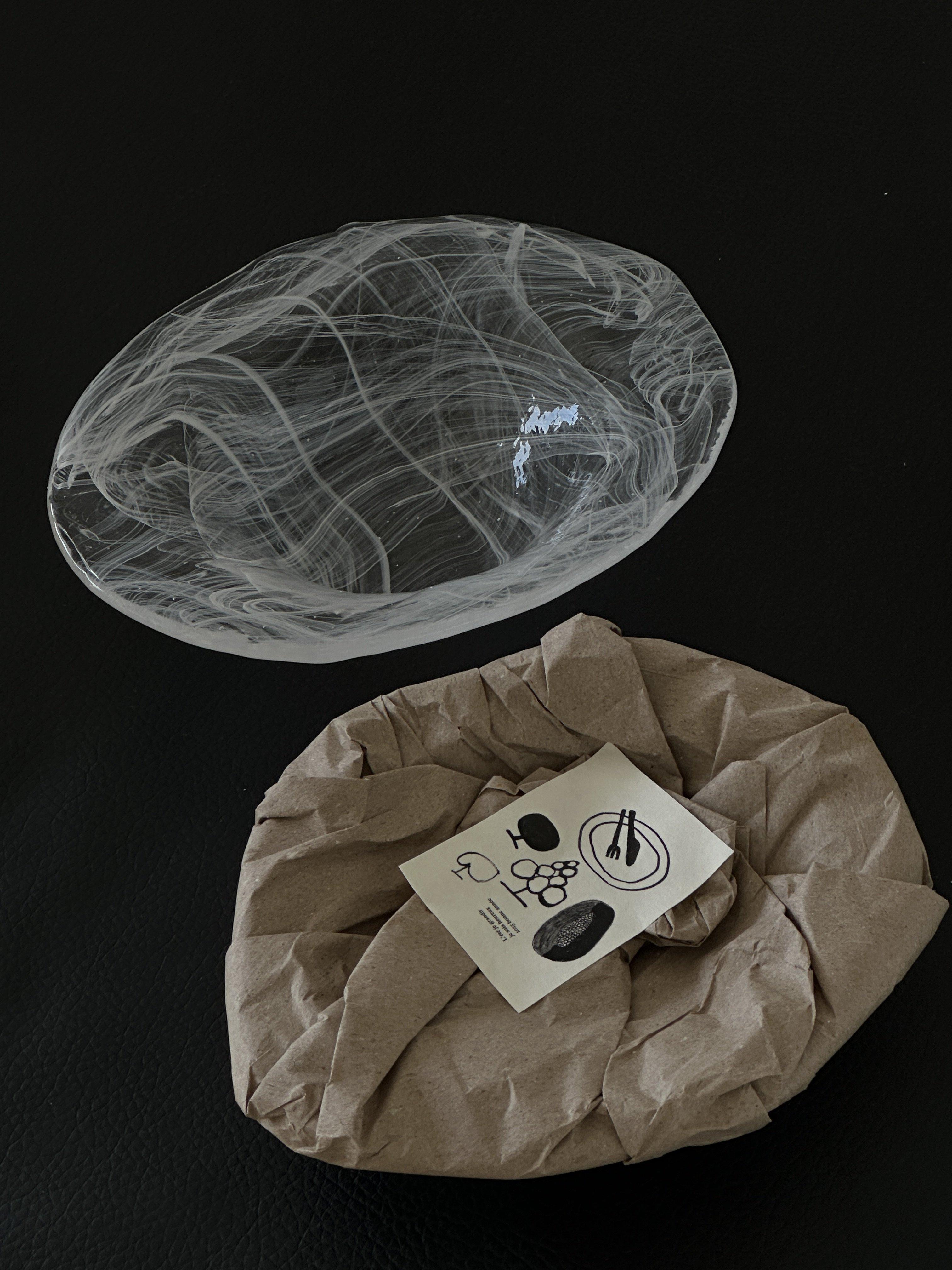 

Japanese style bubble glass bowl, simple, transparent, irregular, cloud and mist storage bowl 20x15x4cm