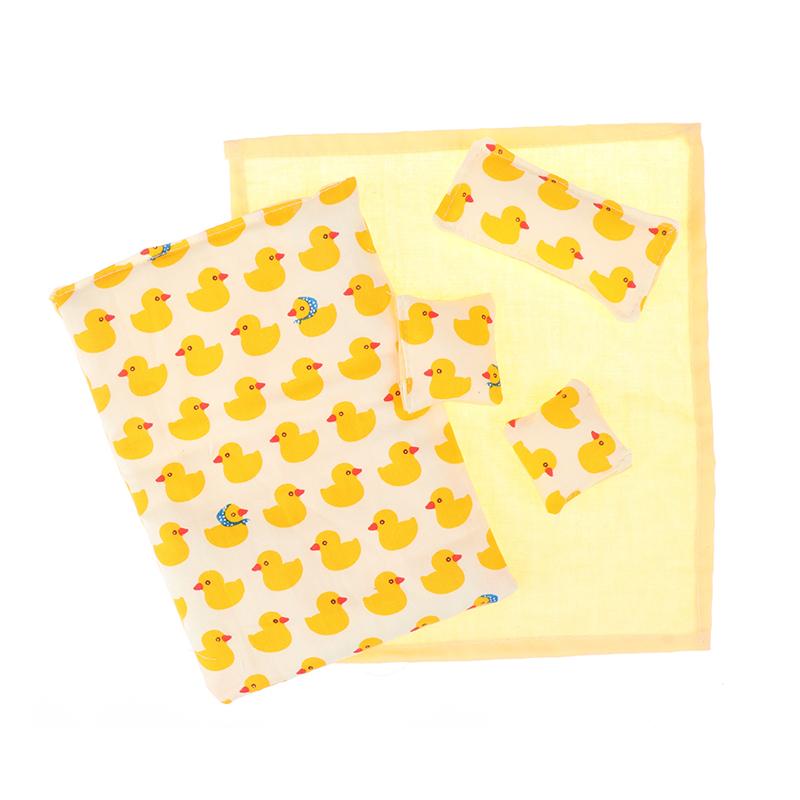 1Set 1:12 Puppenhaus Miniatur Bettlaken Steppdecke Kissen Bettwäsche Vierteiliges Set Schlafzimmerdeko Spielzeug Puppenhaus Zubehör