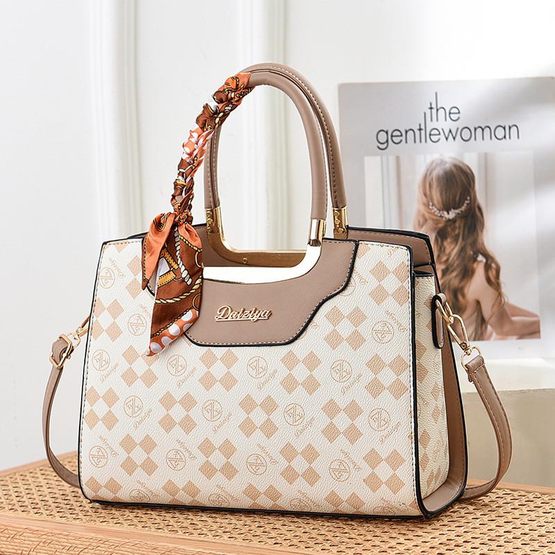 Fashionable Pu Material National Style Embroidered Shoulder Bag For Everyday Use
